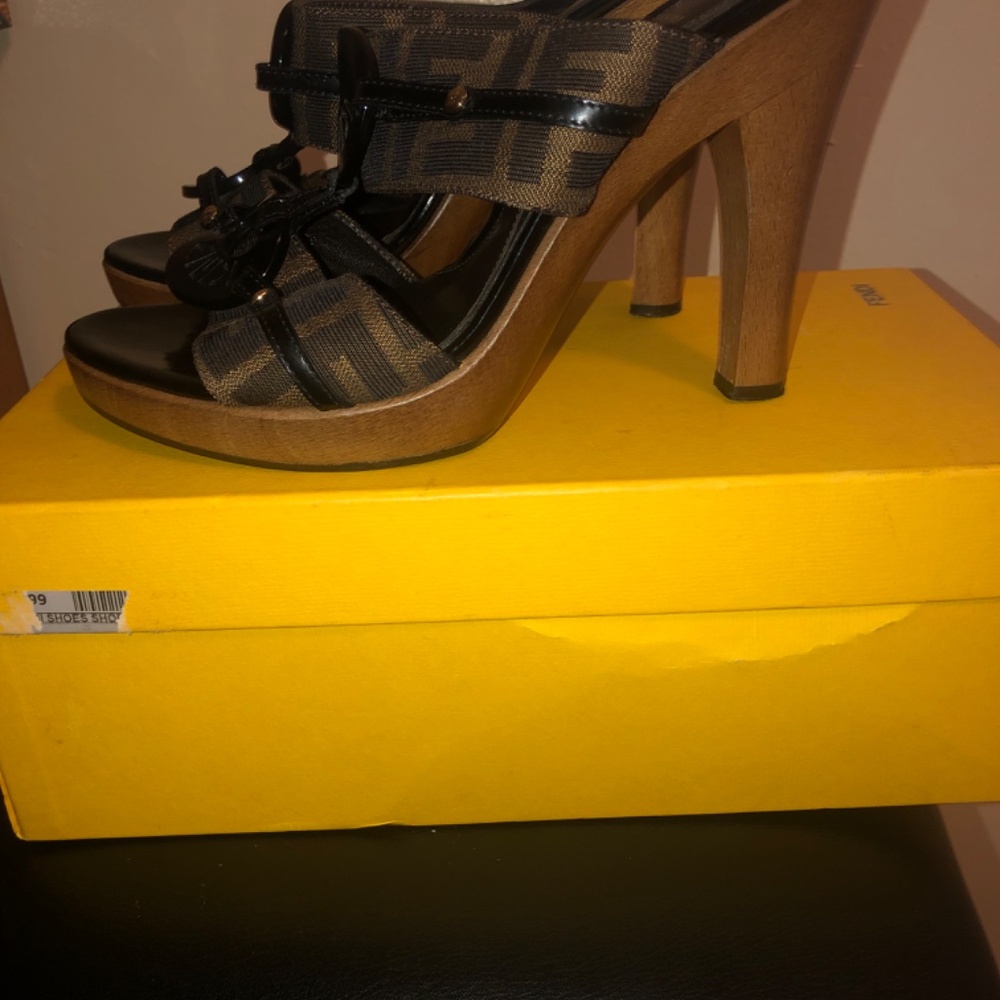 Fendi - Picture 8 of 12